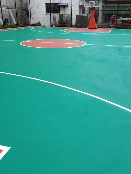 什运乡 球场长期使用易出现地面开裂